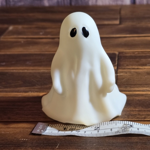 Set of 4 LED Light-Up Adorable little Ghosts – Color...